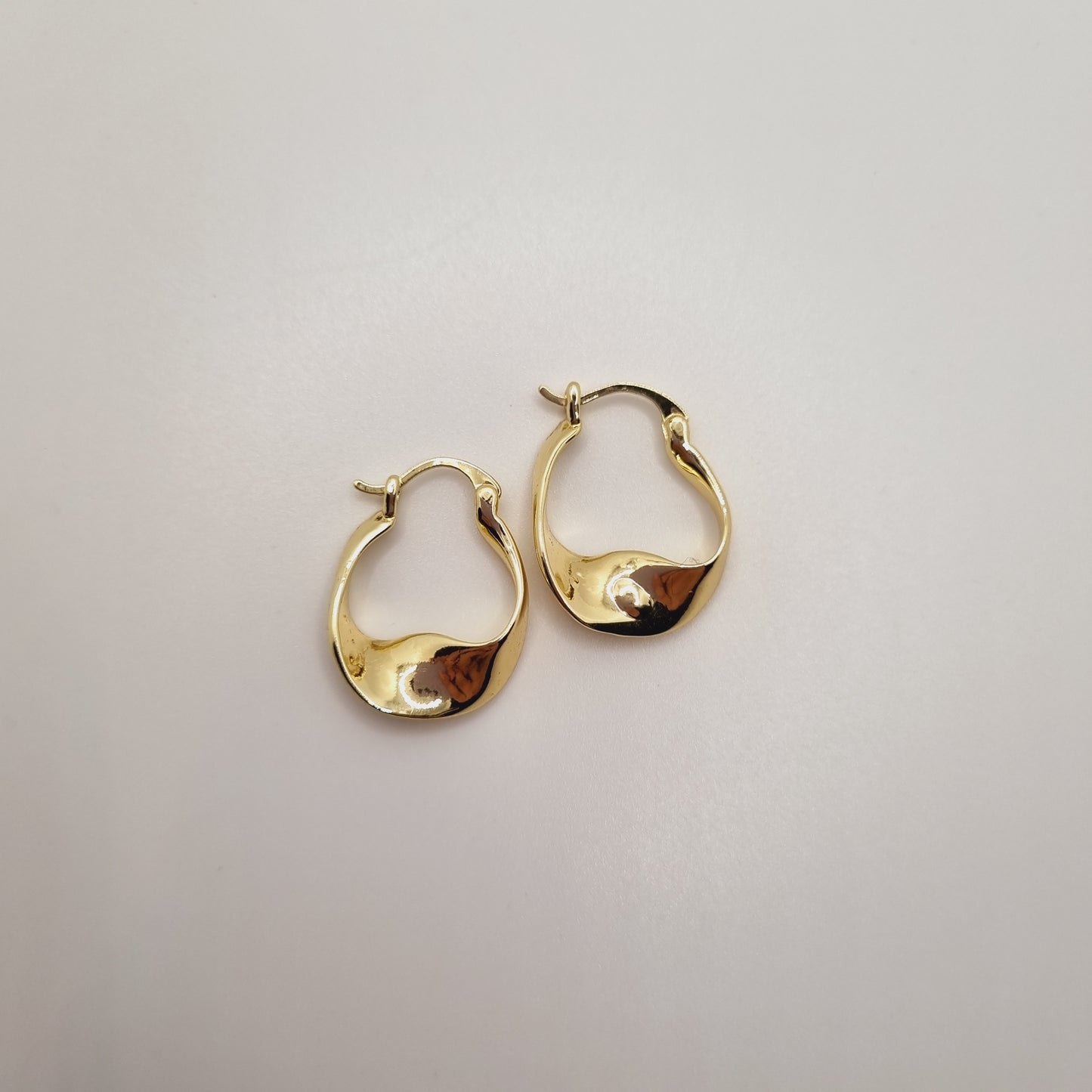 Wavy Hoops