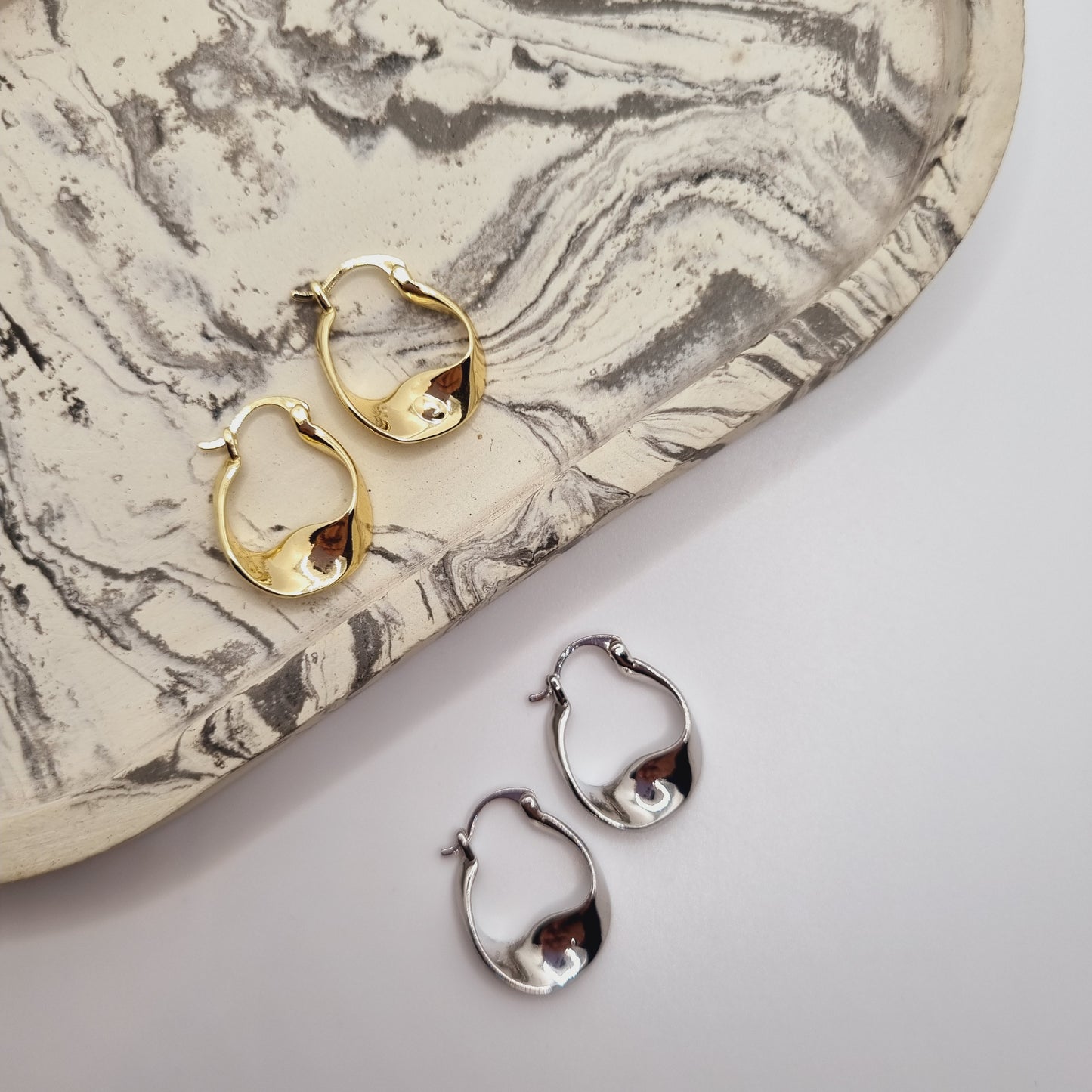 Wavy Hoops