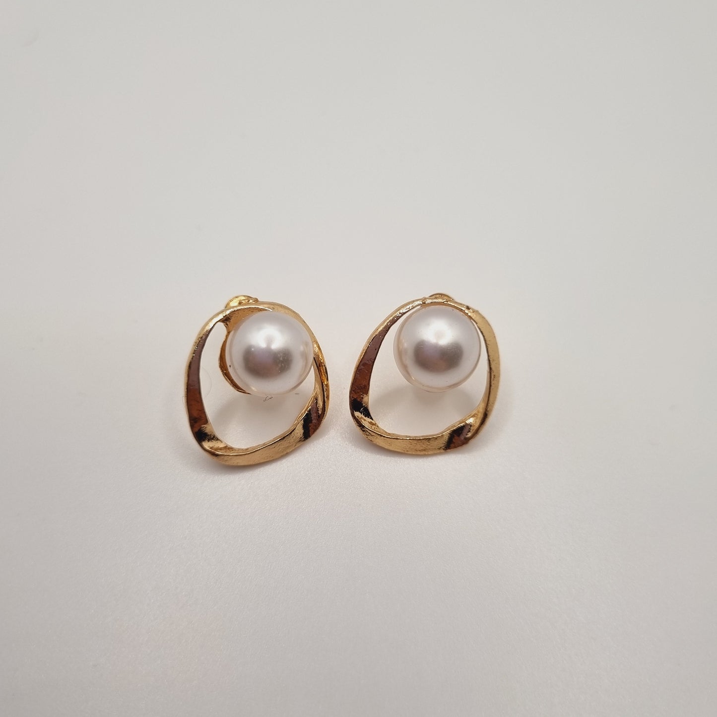 Pearl Loop Studs