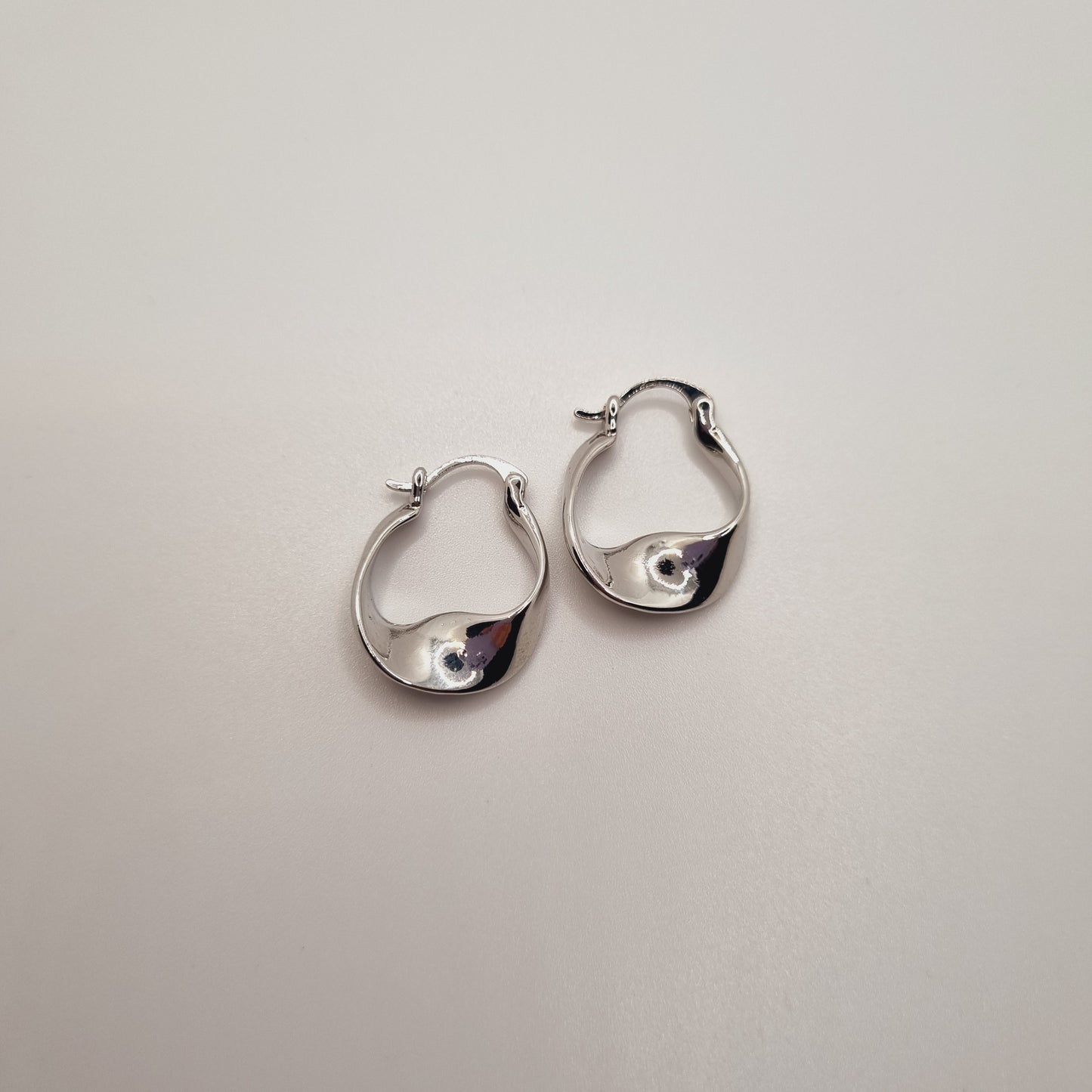 Wavy Hoops